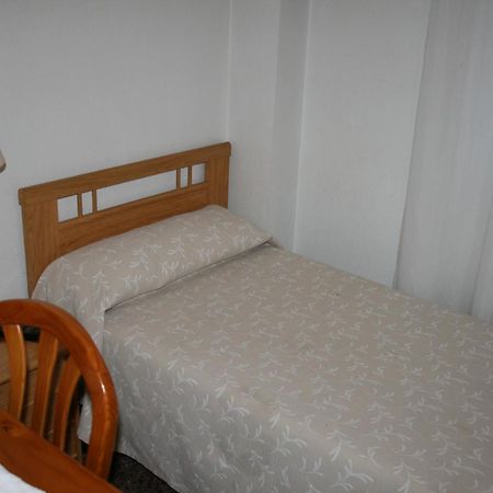 Hostal Puente De Piedra Сарагоса Номер фото